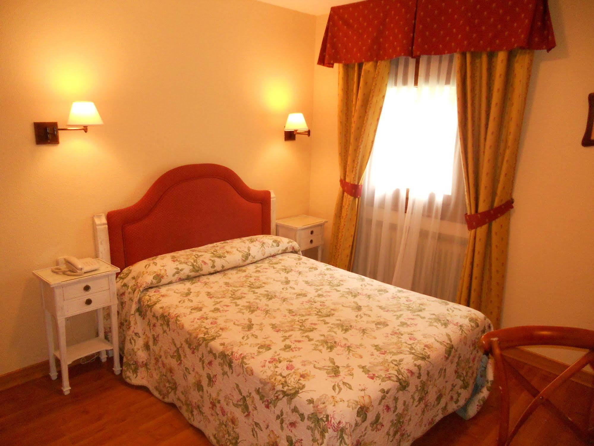 Hotel Rural Las Postas ナバセラダ エクステリア 写真